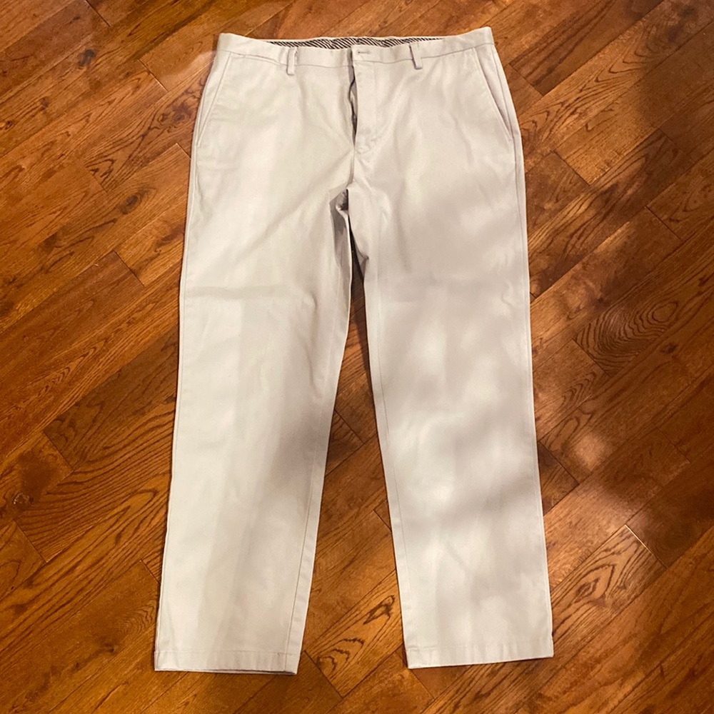 36 / 30 tailored fit Jos A Bank chinos EUC